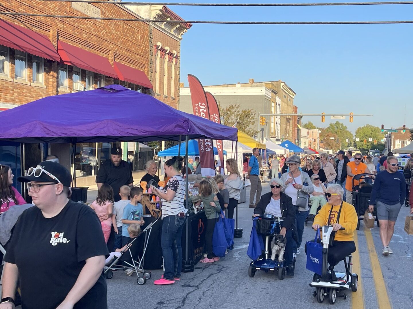 Crowd gathered in downtown Columbia City at Columbia City Connect First Fridays